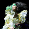 Björk, compie 58 anni l’incantevole voce elfica dell’Islanda