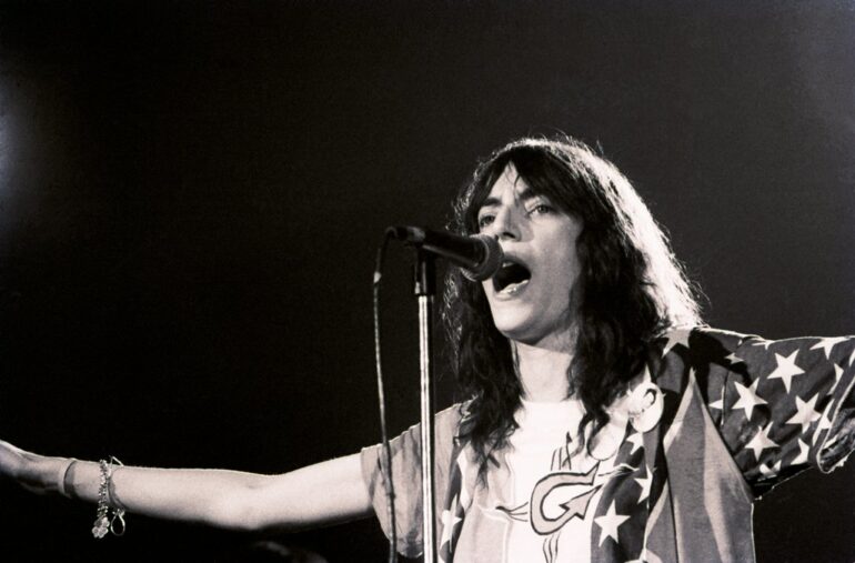 Patti Smith: Compie 77 Anni La “Sacerdotessa Del Rock” Dalla ...